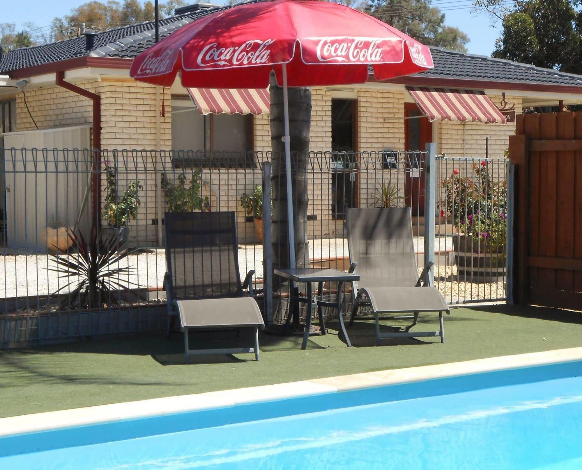 Motel Woongarra Ръдърглен Екстериор снимка